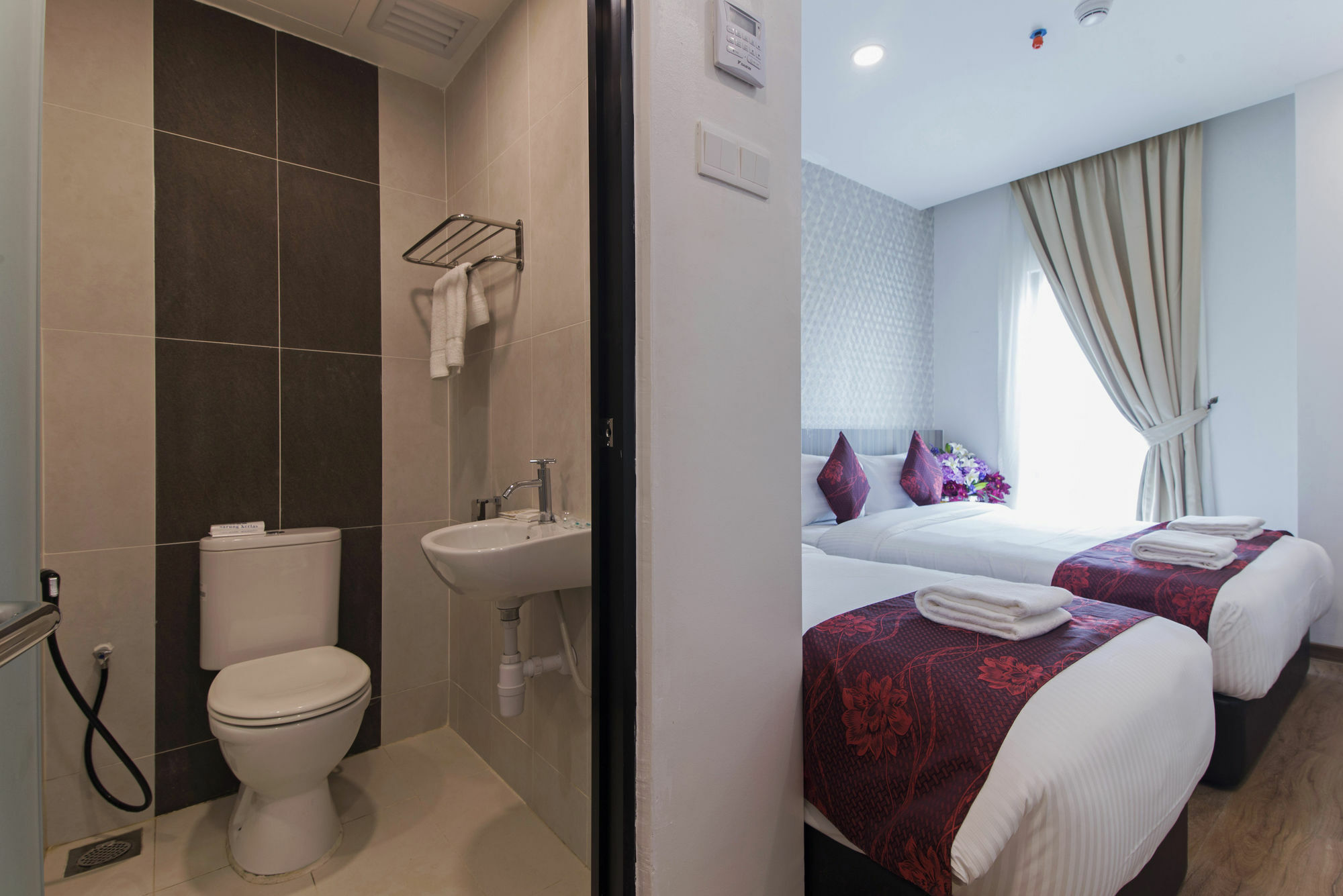 Hotel Signature International China Town 3*